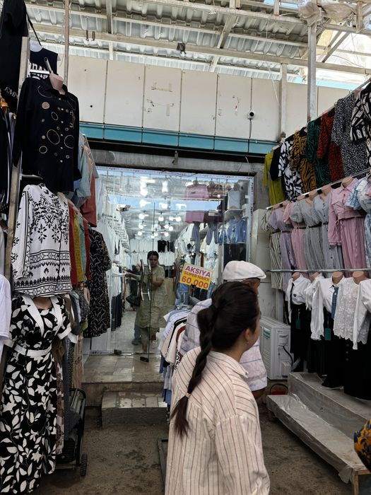 Колхоз бозор 1- каторда магазин сотилади