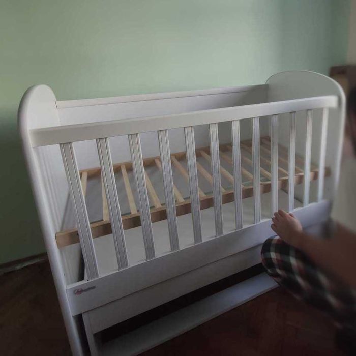 Бебешка кошара-люлка "АВ мебели" + Матрак и голям комплект аксесоари