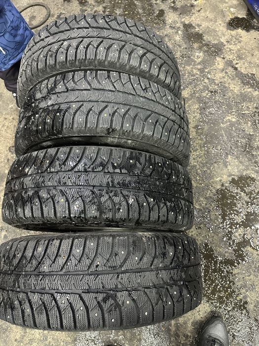 R15 литые диски с шипованной резиной