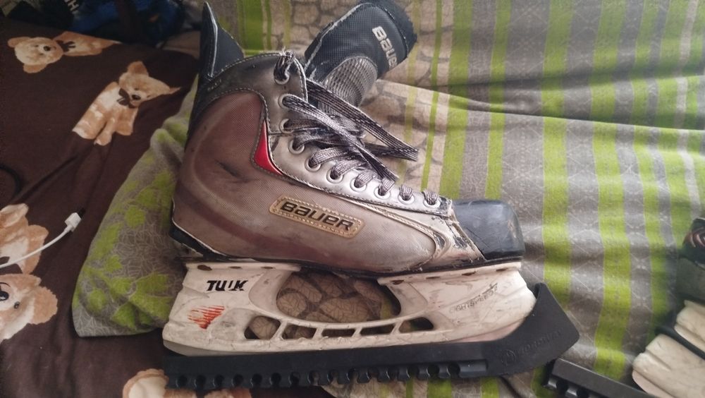 Хоккейные коньки