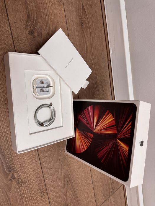 iPad Pro 11-inch (3rd Generation) Wi-Fi + Cellular с Magic Keyboard