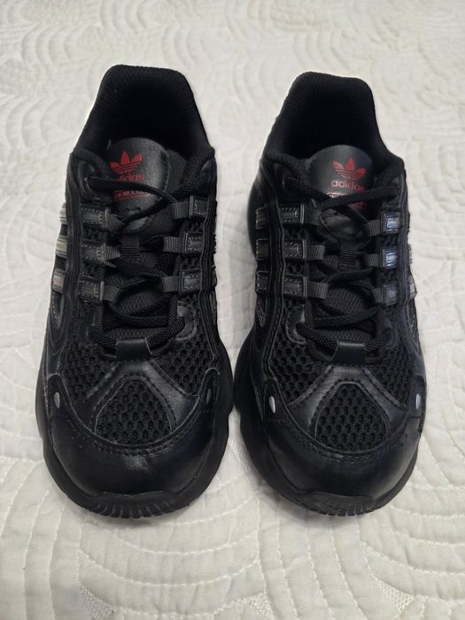 Adidasi baieti  33.5
