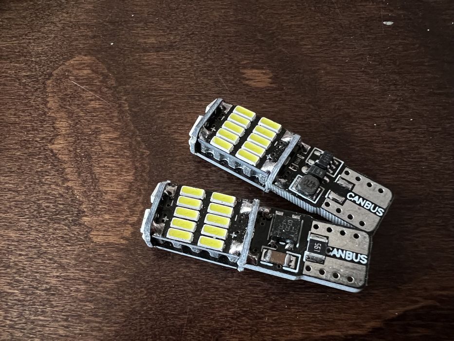 1 комплект 6€, 2 комплекта 10€, LED габаритни крушки Canbus T10 w5w