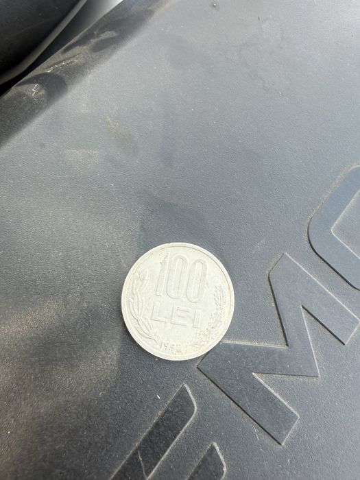 Vand moneda 100 lei