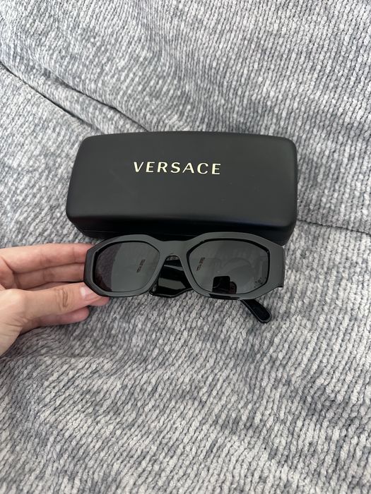 Стильные очки Versace