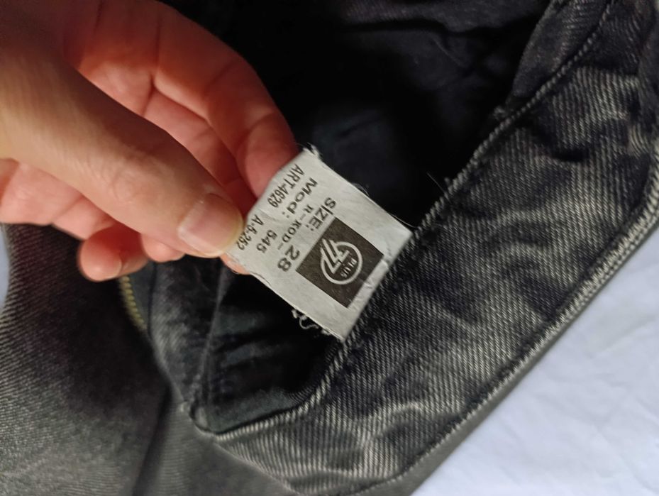 Продам б/у джинцы женские турецкие размер 28. Цена 120000 сум