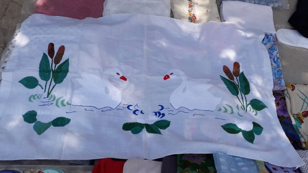 Продаю  ткань  ручной вышивки