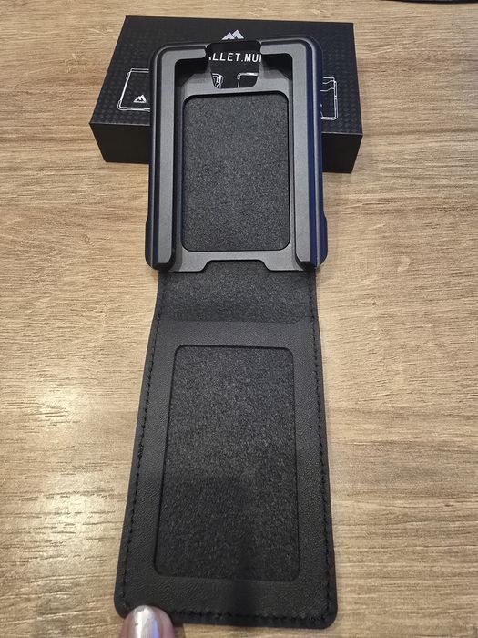 Кожен портфейл за карти