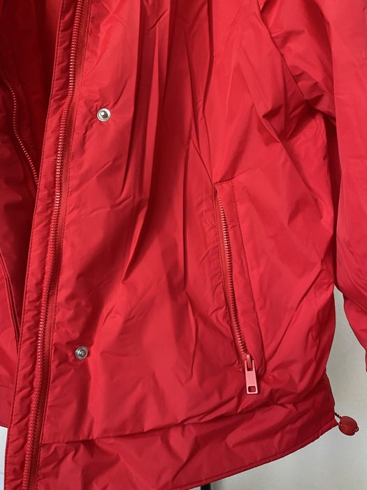 Женская куртка -ветровка