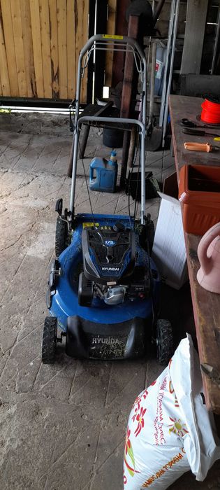 Четиритактова самоходна косачка