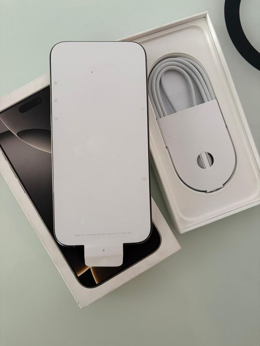 Vând iPhone 16 Pro Max 512 GB