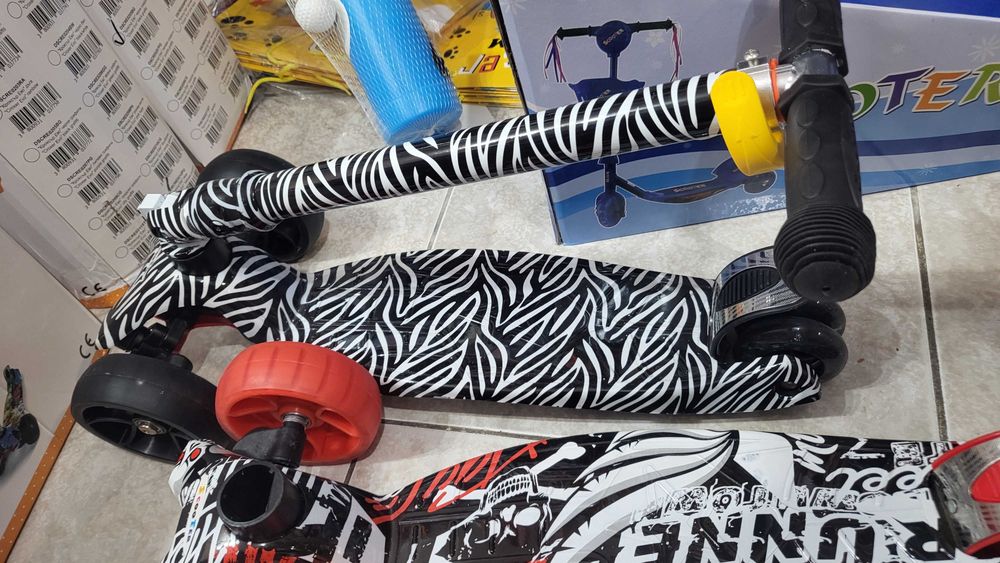 Детски скутер тротинетка Сгъваема Кроксър Ево 202 светещи гуми