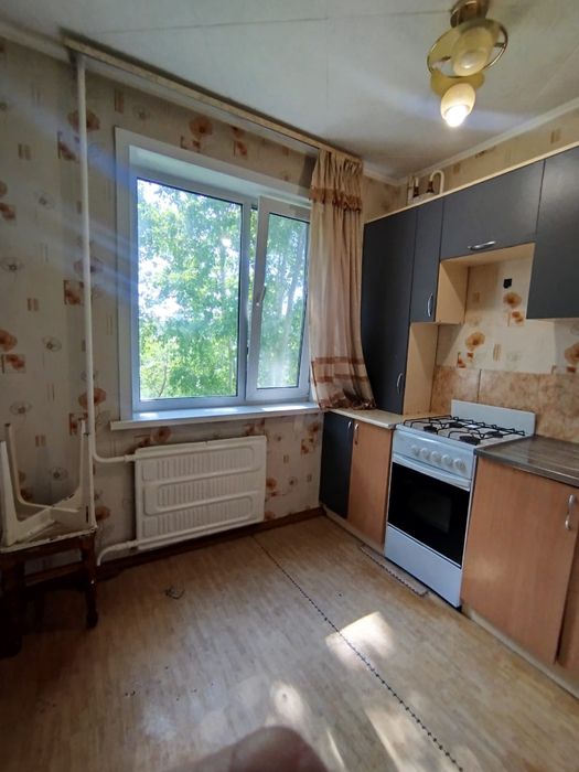 2 ком на среднем этаже район Айсберга