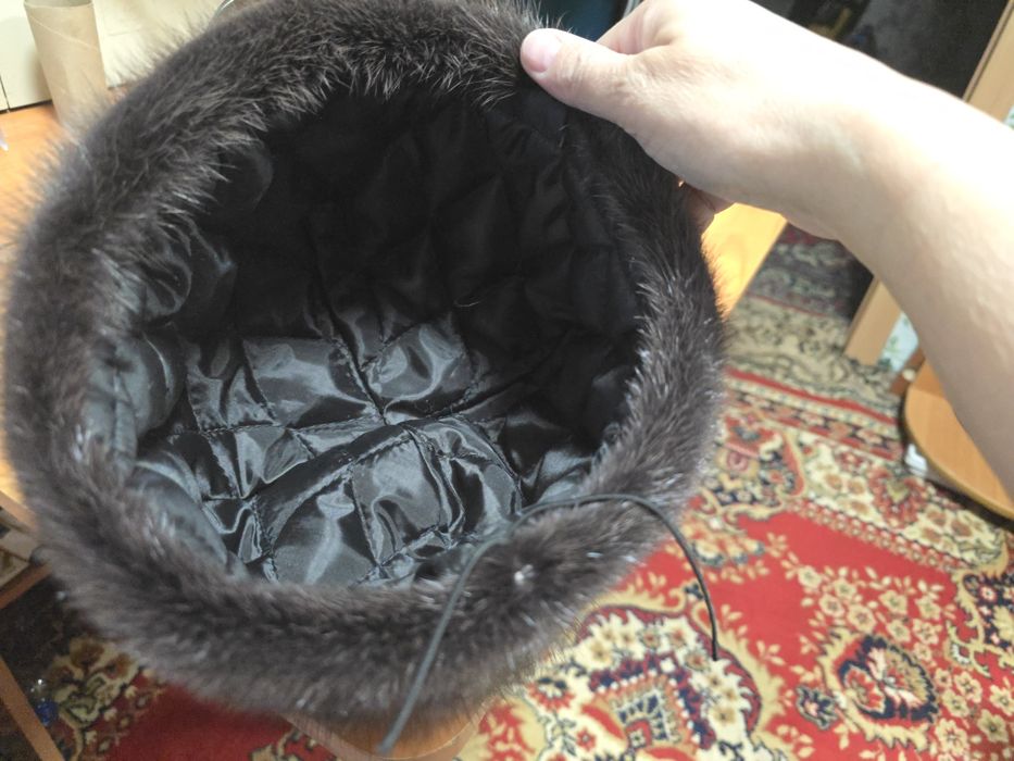 Зимняя женская шапка