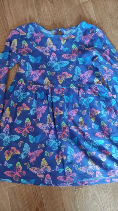 Продам одежду на девочку(летние платья).Недорого