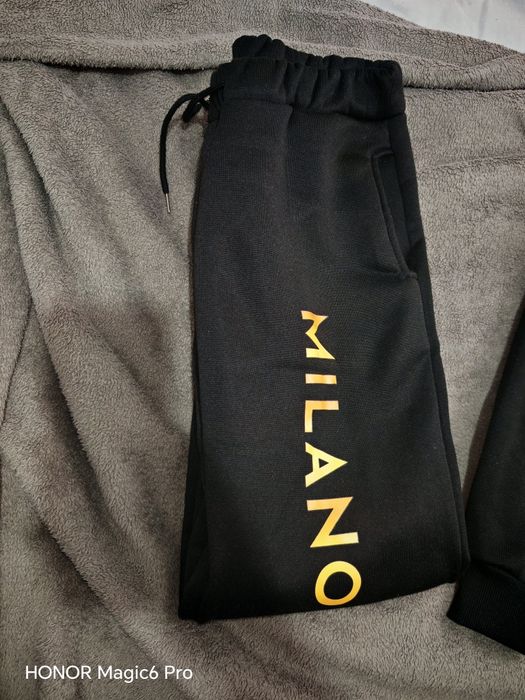 Анцунг Милано Италия