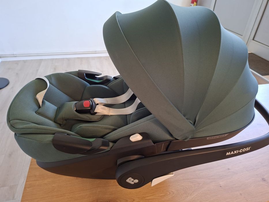 Scoică auto Maxi-Cosi Pebble 360 Pro, 40–60 cm, stare foarte bună