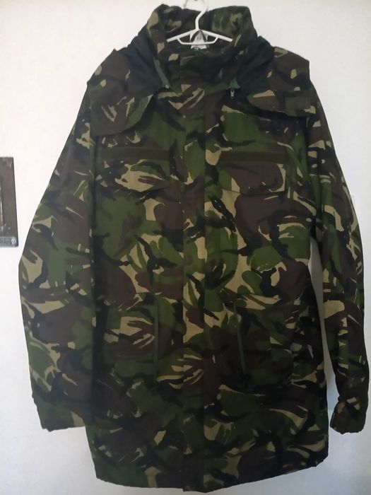 Geaca armata groasa rezistenta la ploaie