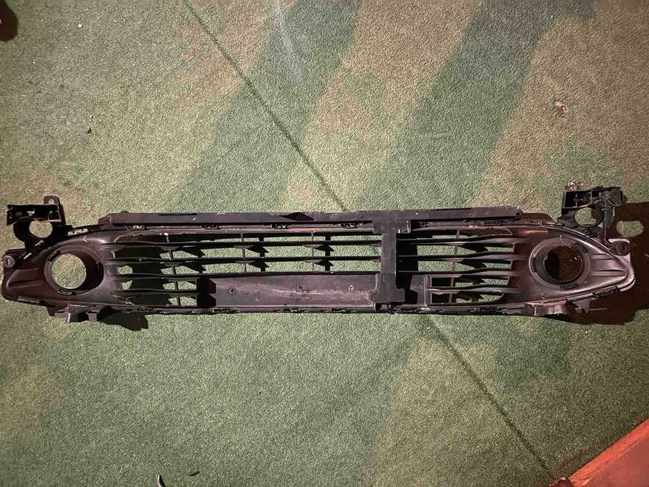 решетка в предна броня Renault Clio 2013-2016 г. #018S