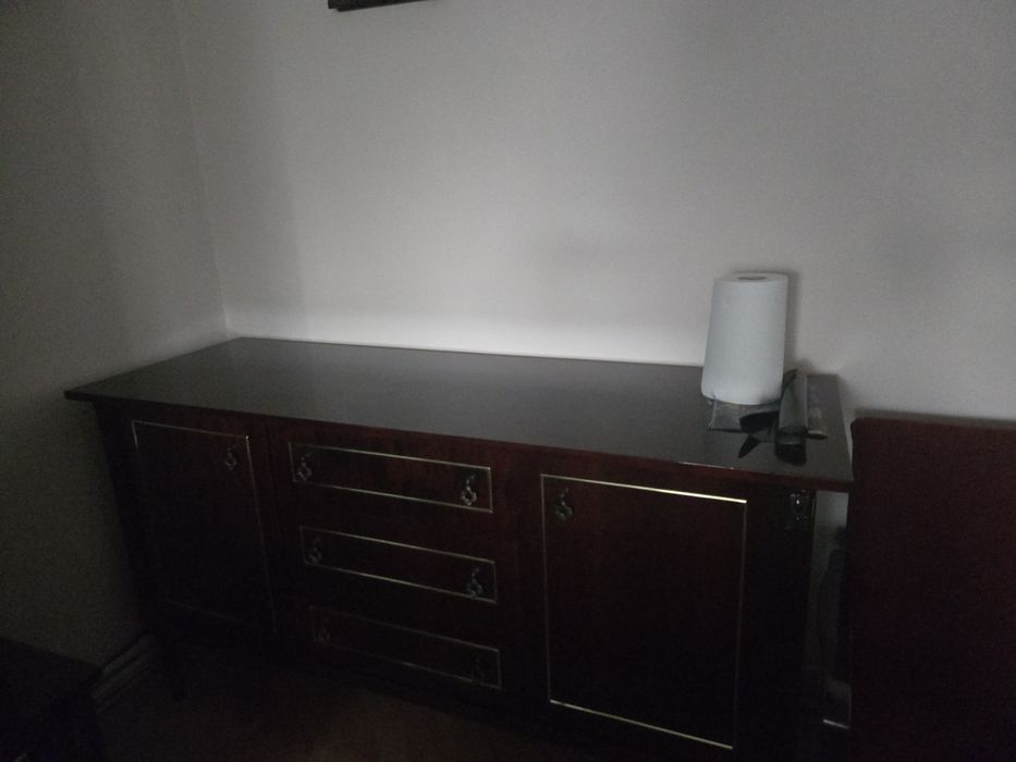 Vând mobilă de sufragerie . Preț negociabil