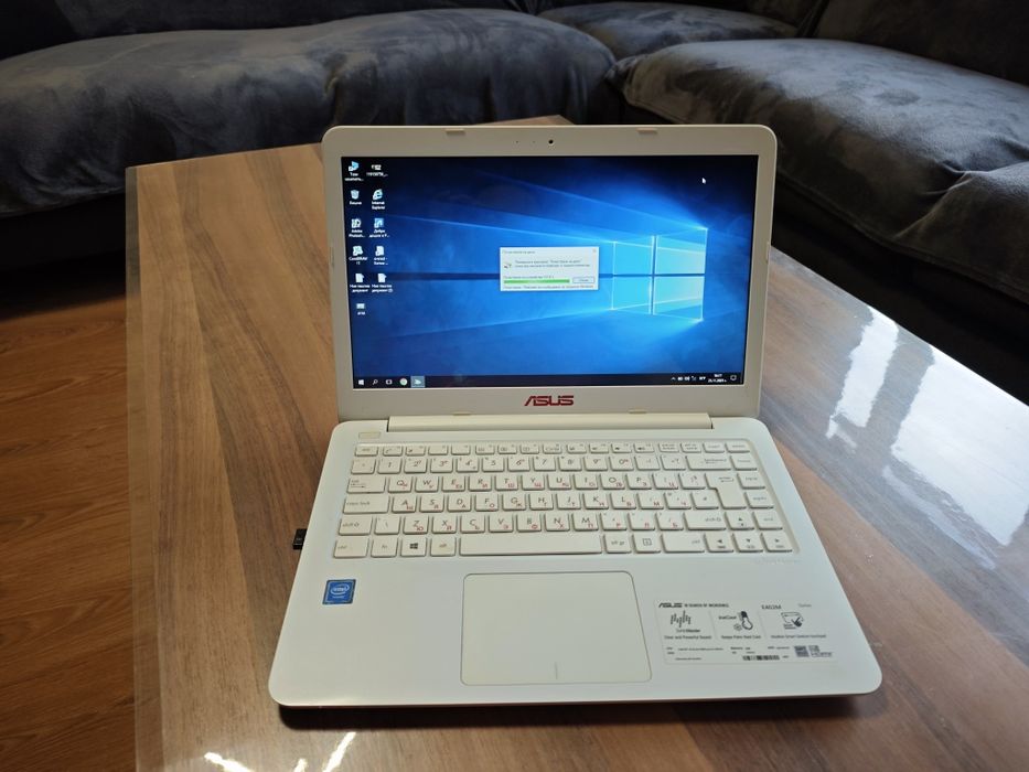Laptop Лаптоп ASUS 14 inch Е 402М 500 HDD+SSD бял
