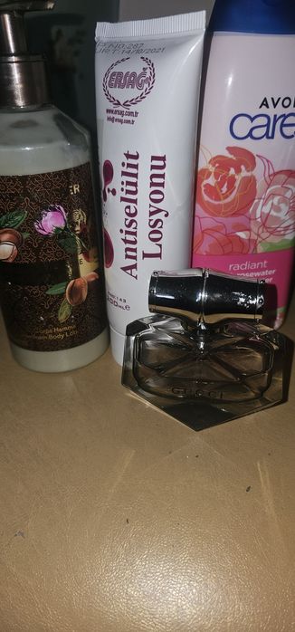 Пакет с вещами и Gucci Bamboo