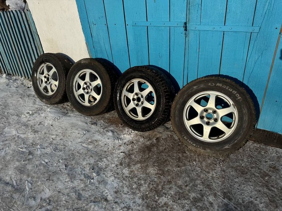 Комплект дисков с шинами