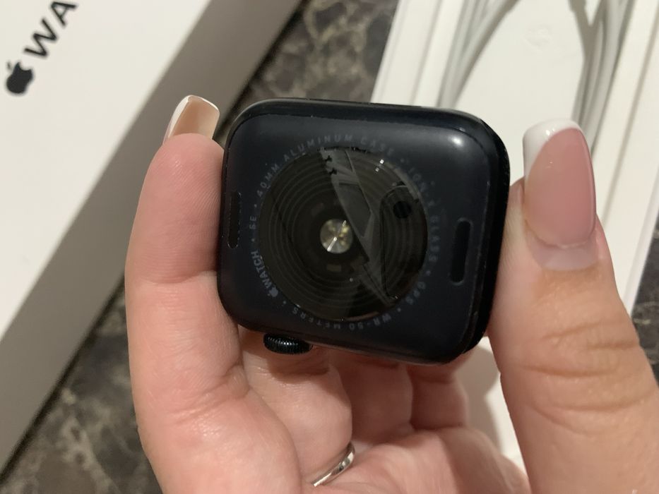 продаю Apple Watch SE