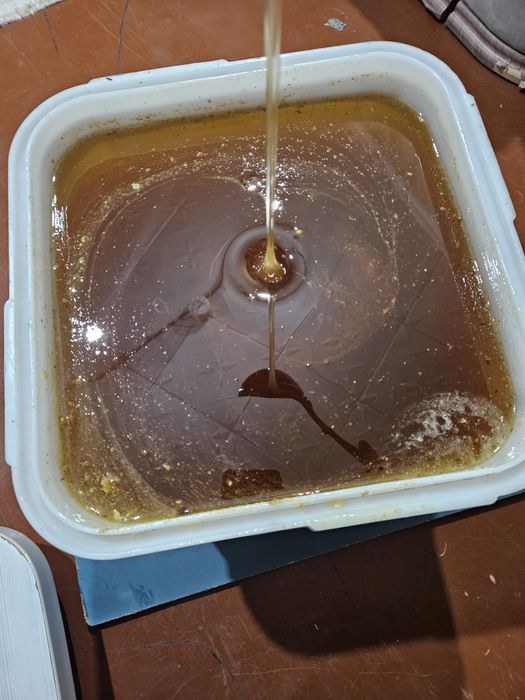 Продукты пчеловодства натуральный мёд.
