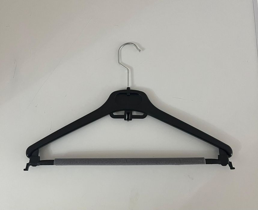 Продам вешалки [плечики)