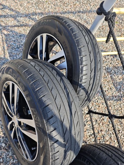 Продам диски с шинами R16 комплект