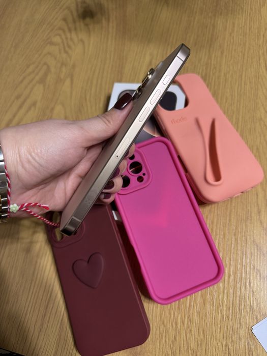 Продавам Iphone 16 Pro Max 256gb