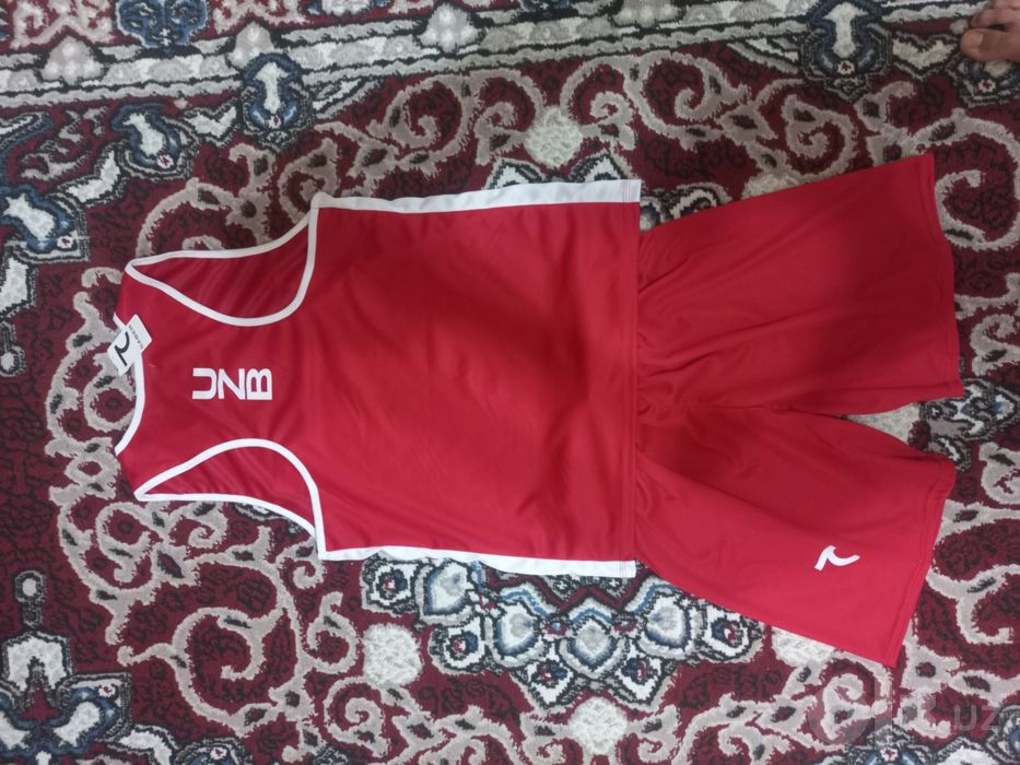 Boks uchun forma rangi: qizil razmer:46