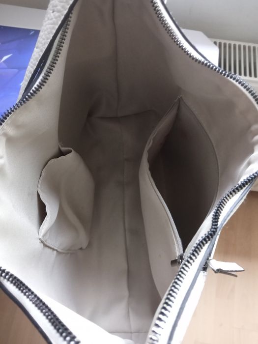 Две дамски чанти бяла и бежава