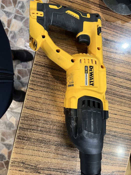 Перфоратор Dewalt DCH133 с батерия 2А
