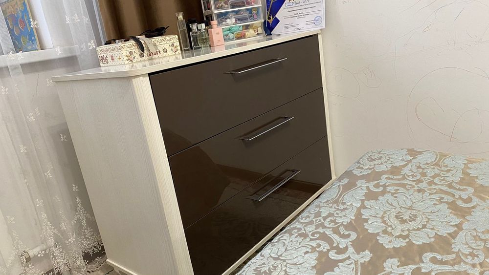 Продам спальный гарнитур