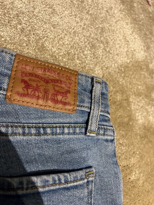 Blugi Levis skiny 38