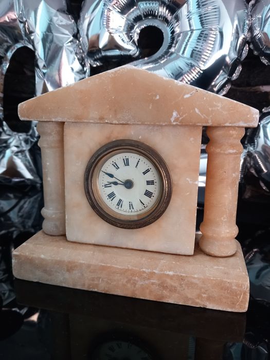 Мраморен каминен часовник мрамор декорация от камък