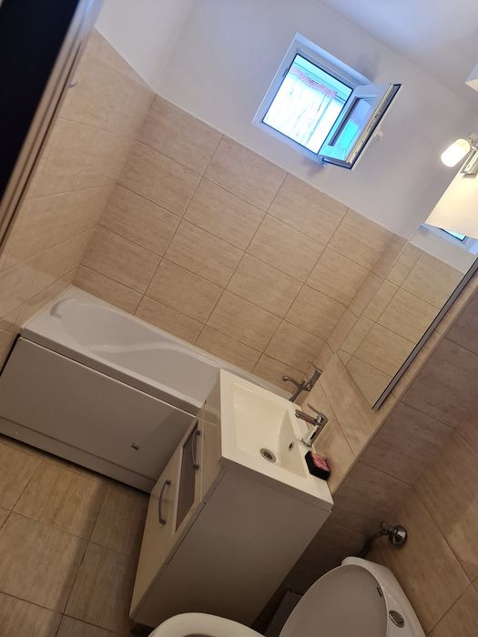 Ofer spre închiriere apartament 2 camere zona centrală