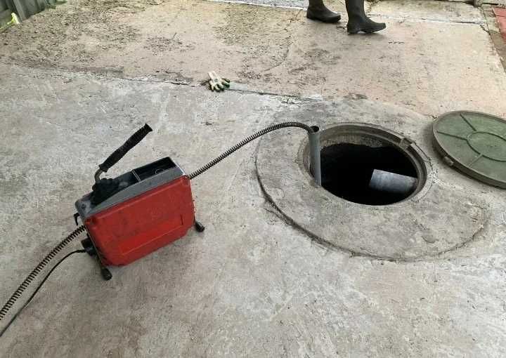 Прочистка канализации аппаратом сантехник