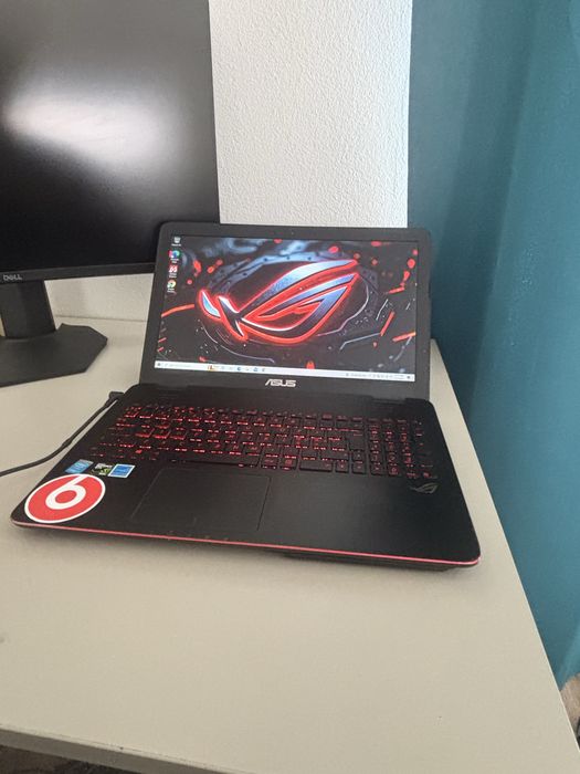 Asus ROG Gaming• Procesor i7• 16gb ram• SSD 256• Nvidia GTX