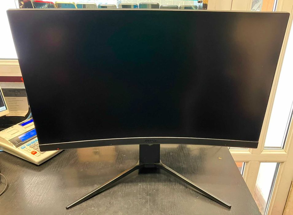 Hope Amanet P3 Monitor Gaming curbat Optix MAG272CQR / 165 hz