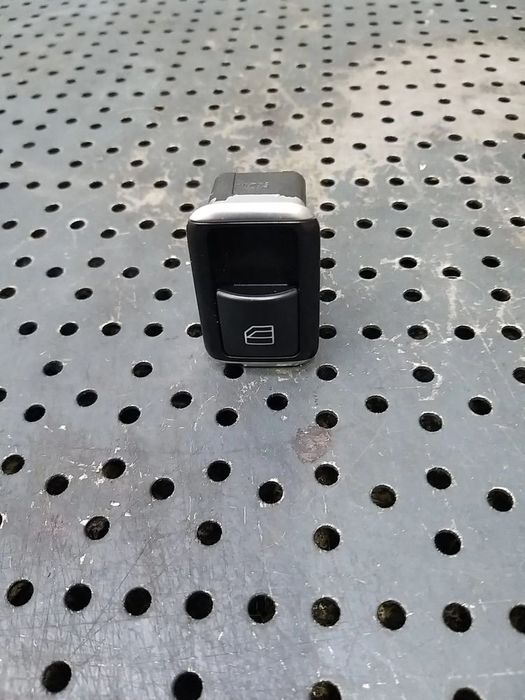 Buton geam electric dreapta fata mercedes cla x117 a2049058102