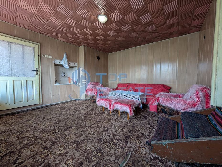 Едноетажна тухлена къща с гараж в село Павел