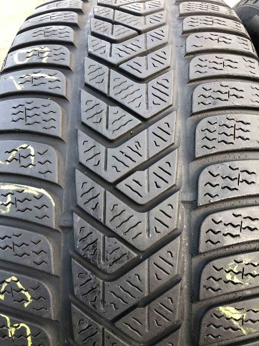 SET 2 Anvelope Iarna 235/45 R19 PIRELLI Sottozero 3