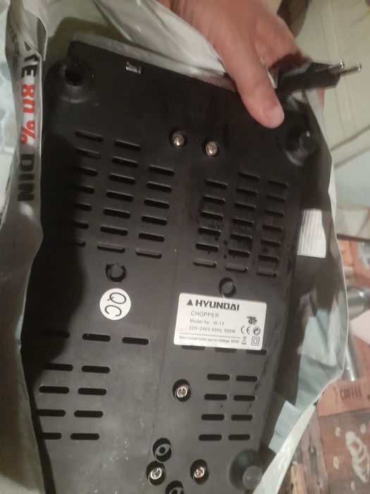 Masina electrica pt tocat carne ,roșii etc.