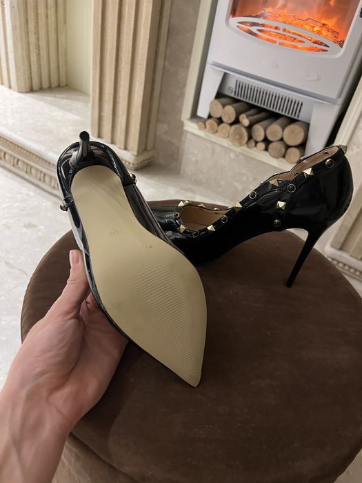 Vand pantofi eleganti cu tinte