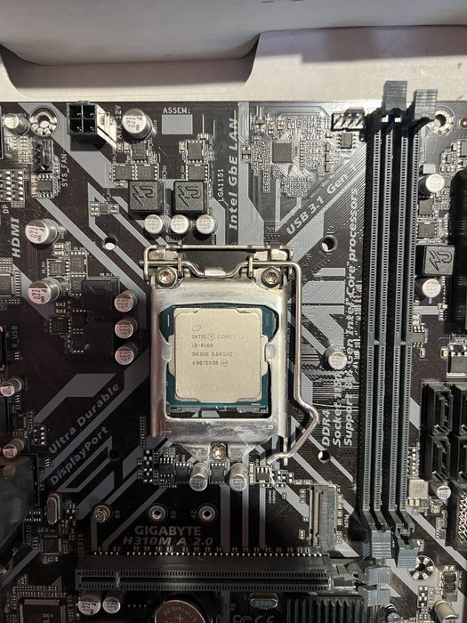 Kit placa baza gigabyte H310 m 2.0 + I3 8100