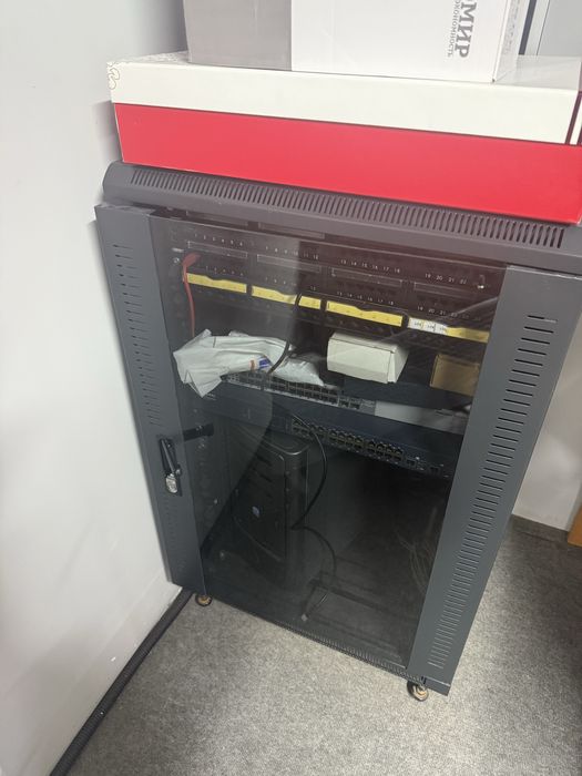 Продам серверный шкаф 18u