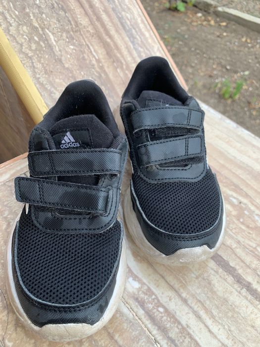 Продавам маратонки Adidas